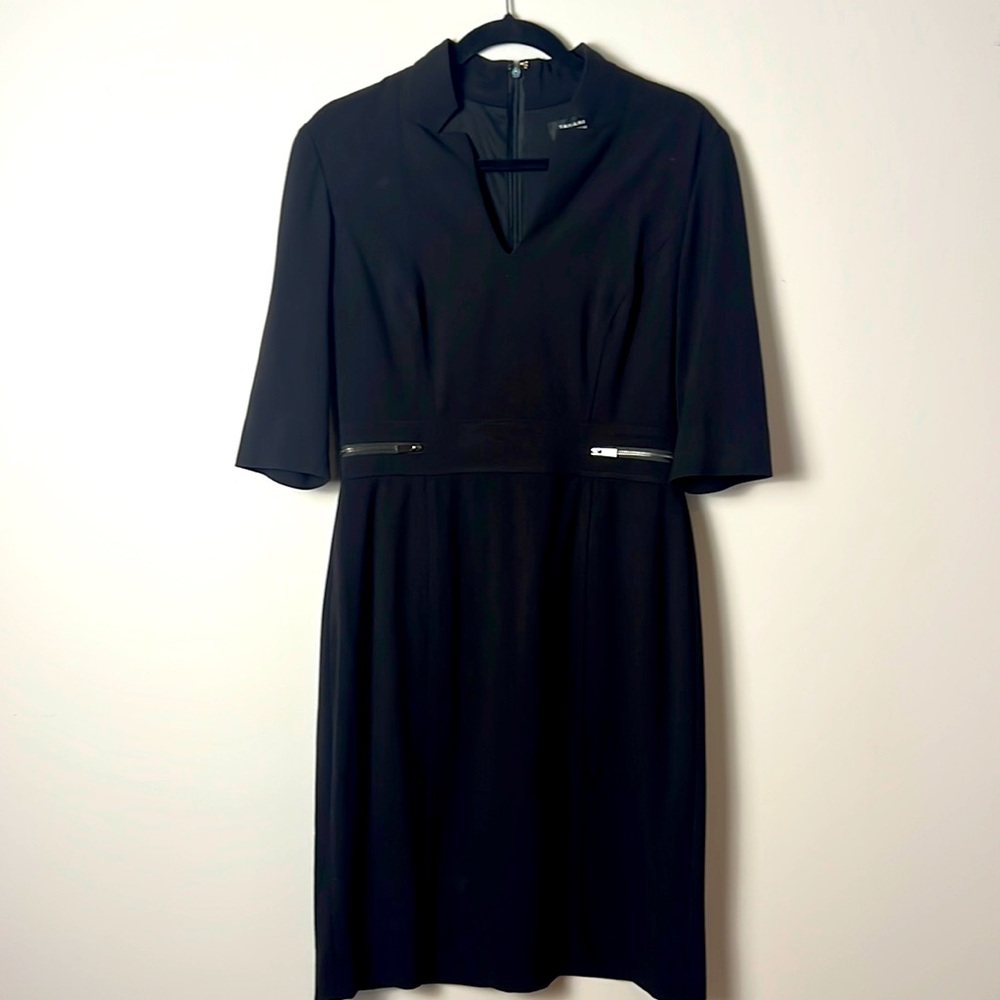 Tahari Arthur S Levine Notch collar black size 6 zipper waist detail dress